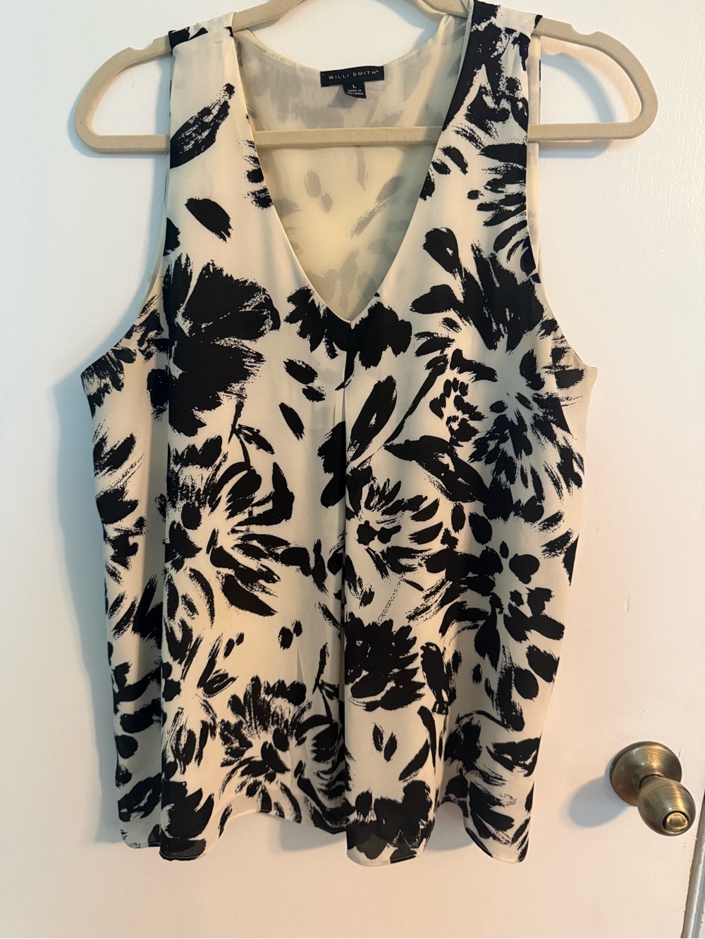 Willi Smith Black & Cream V-Neck Floral Sleeveless Camisole